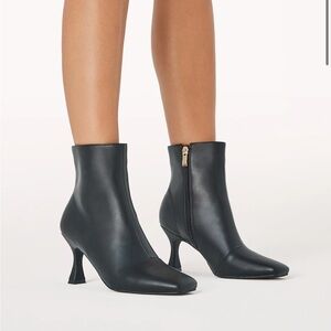 Billini Chyana black booties new